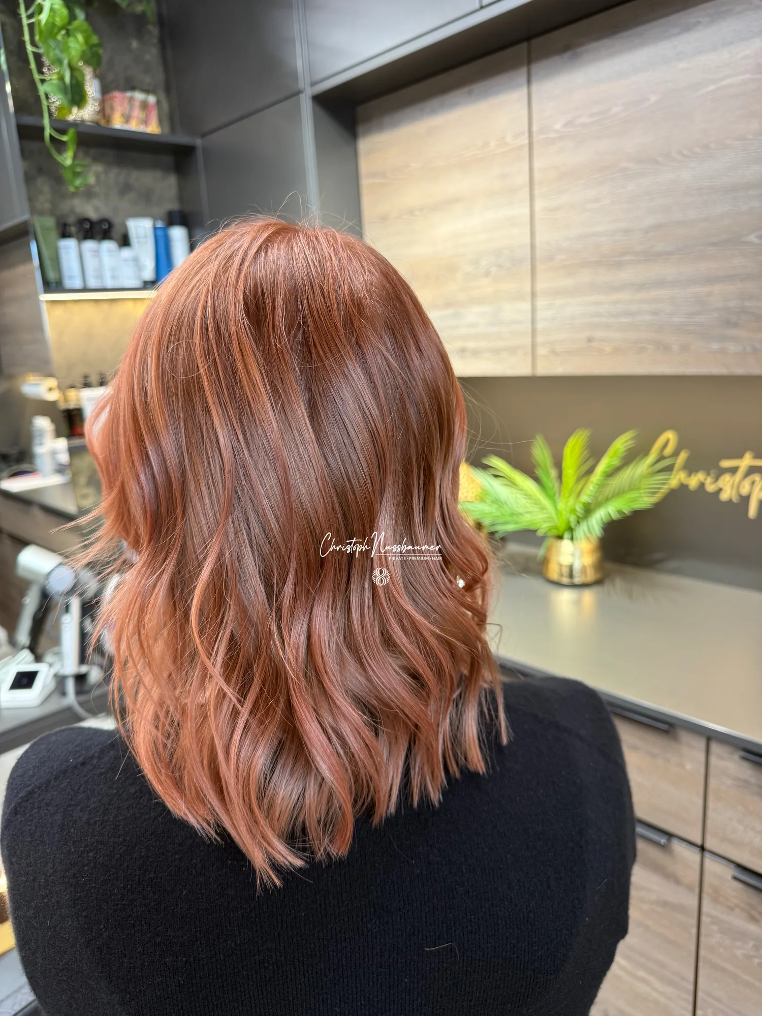 Kupferrote Coloration mit weichen Wellen – Privatsalon St. Pölten