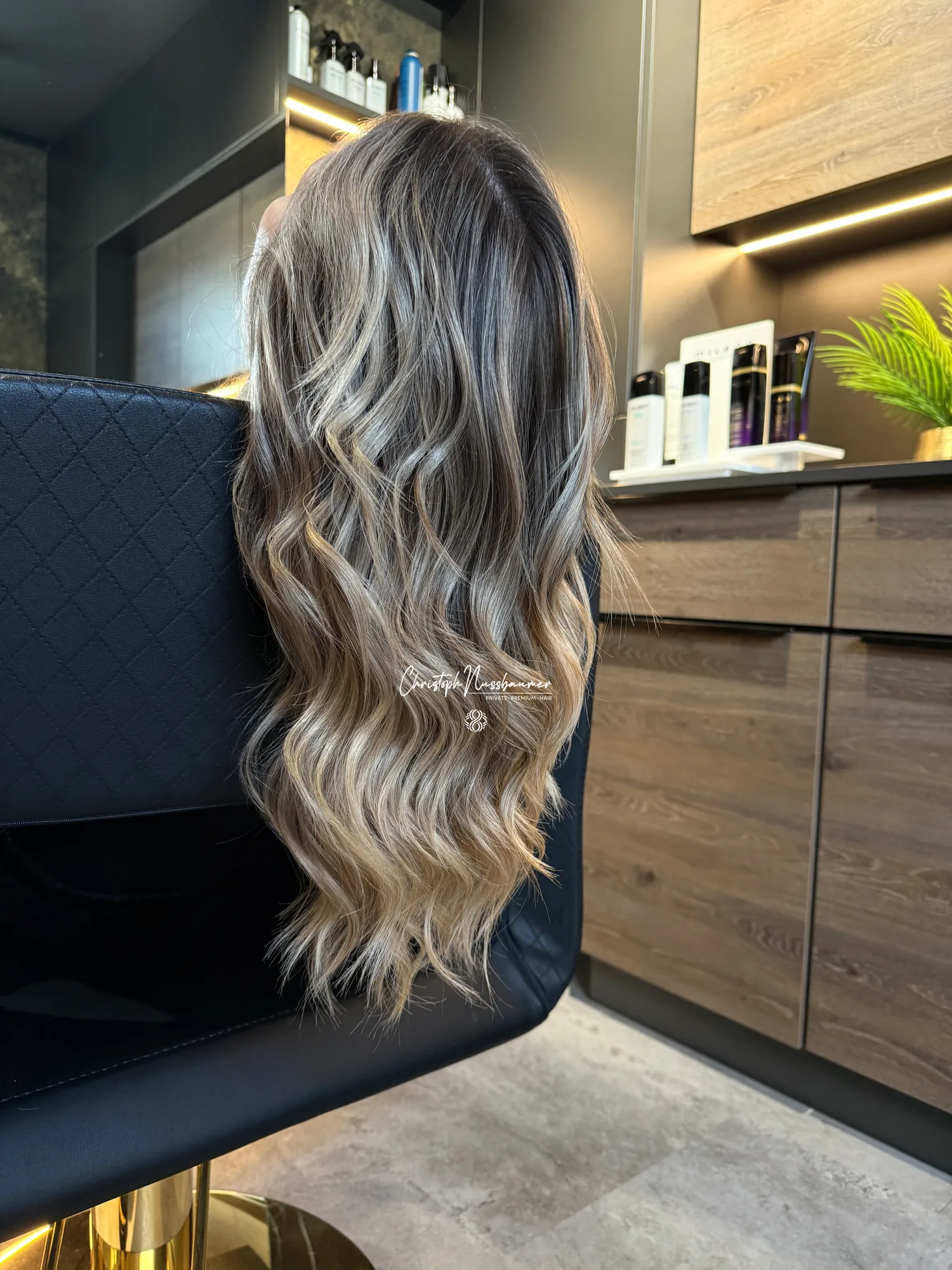 Mariettas Reverse Balayage – natürlich abgestuftes Blond, fotografiert im Privatsalon
