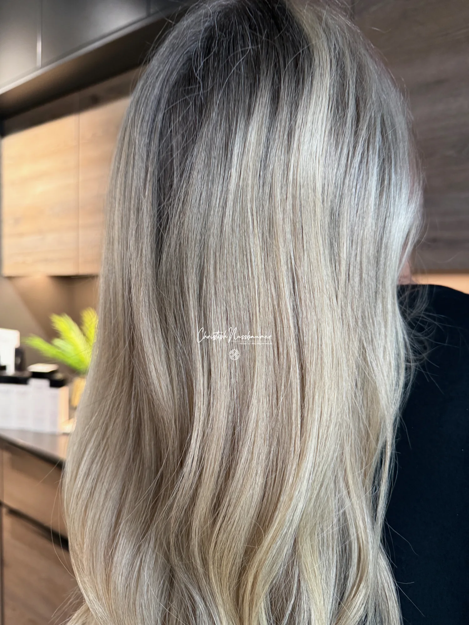 Kühles Blond mit weichem Ansatzverlauf – Balayage, St. Pölten