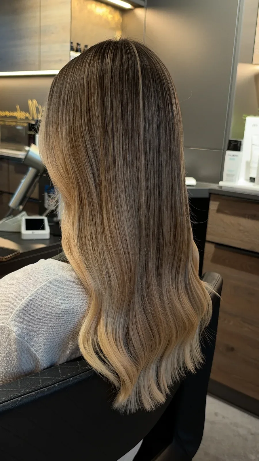 Weiches Blond mit gepflegten Spitzen, Privatsalon St. Pölten